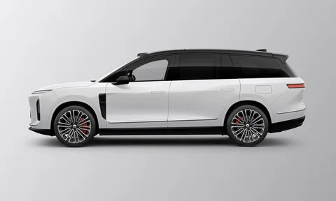 SUV đẹp ngang Range Rover, công suất 707 mã lực, trang bị ‘đỉnh nóc’, giá hơn 1,5 tỷ đồng