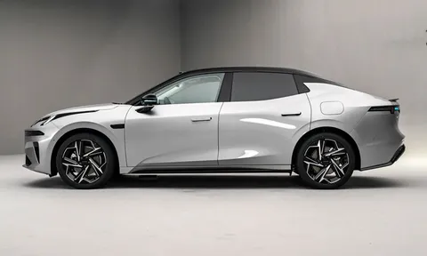 Xe sedan hạng D công suất 381 mã lực, tiêu thụ 3,72 lít xăng/100 km, giá gần 520 triệu đồng