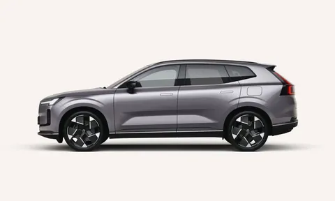 SUV hạng sang công suất 462 mã lực, giá hơn 1,5 tỷ đồng, so kè với Lexus RX