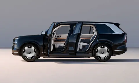 SUV dài hơn Mercedes-Benz GLS, công suất 1.381 mã lực, giá gần 1,7 tỷ đồng