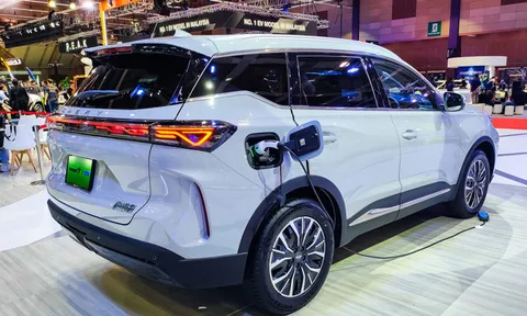 SUV PHEV công suất 279 mã lực, giá hơn 800 triệu, so kè cùng Mazda CX-5, Honda CR-V