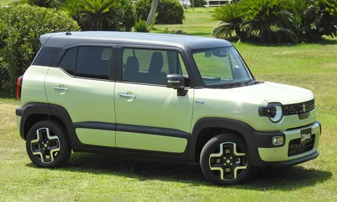 Suzuki giới thiệu SUV động cơ hybrid, dẫn động 4 bánh, giá chưa tới 390 triệu đồng