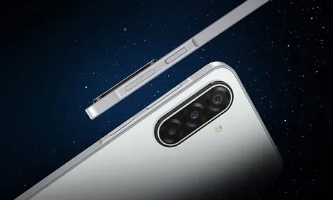 Samsung giới thiệu smartphone chống nước, RAM 8 GB, giá bán cực bất ngờ