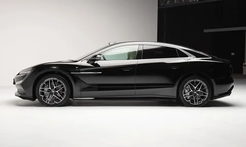 Xe sedan hạng sang dài gần 5,4 mét, công suất 1.341 mã lực, so kè cùng Mercedes-Benz S-Class