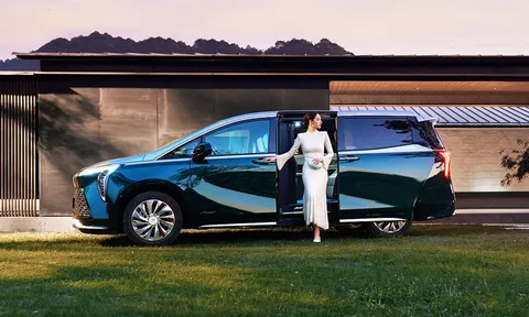 ‘Chuyên cơ mặt đất’ hạng sang, giá gần 2 tỷ đồng, cạnh tranh cùng Toyota Alphard