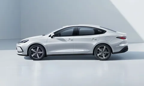 Xe sedan hạng C động cơ PHEV đầu tiên ra mắt tại Việt Nam, giá 696 triệu đồng
