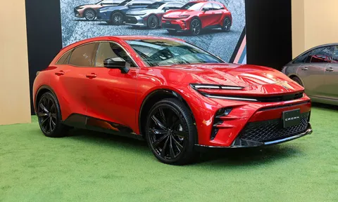 Toyota giới thiệu SUV hạng sang công suất 306 mã lực, siêu tiết kiệm xăng, giá hơn 1,3 tỷ đồng