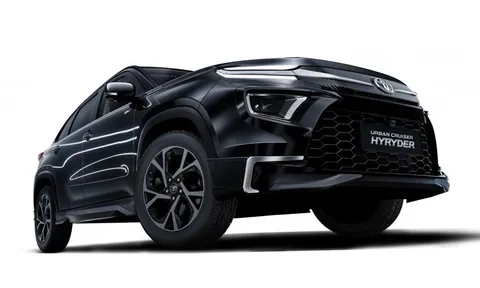 SUV hạng B Toyota giá gần 350 triệu có gì để so kè với Hyundai Creta?