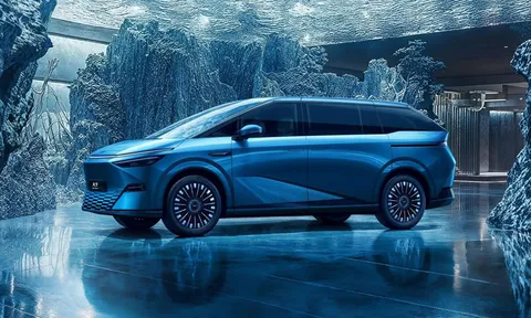 ‘Kẻ ngáng đường’ Toyota Alphard ra mắt, giá hơn 1 tỷ đồng