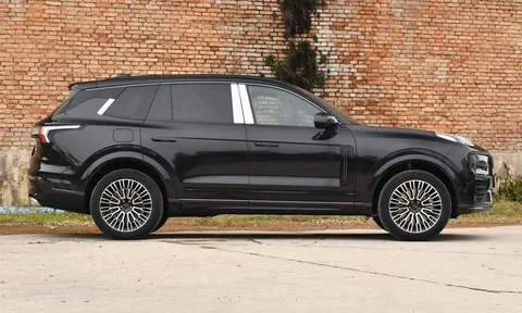 SUV hybrid dài hơn 5 mét, công suất 250 mã lực, giá gần 900 triệu đồng