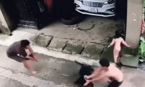 Bé gái bị chó lao vào tấn công, người đàn ông liều lĩnh lấy thân mình che chắn