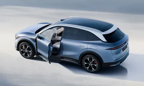 Xe gầm cao hạng D dùng hệ thống treo khí nén, công suất 796 mã lực, giá rẻ bất ngờ