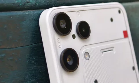 Smartphone chống nước, cấu hình tốt, thiết kế độc đáo, giá gần 8 triệu đồng