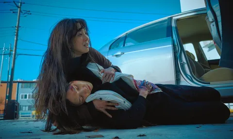 Cuộc đấu tâm lý nghẹt thở giữa Jung Ryeo-won và Lee Jung-eun trong ‘Không bông tuyết nào trong sạch’