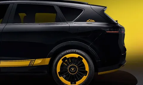 SUV ngoại hình độc đáo, công suất 476 mã lực, giá hơn 1 tỷ đồng