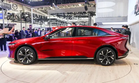 Mazda EZ-6 2026 ra mắt: 2 tuỳ chọn động cơ, giá từ 442 triệu đồng