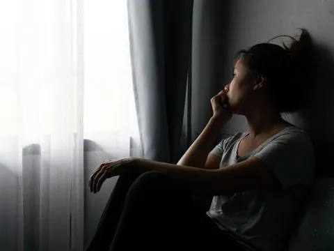 Bán đất để nuôi mẹ chồng liệt 3 năm, vợ chồng tôi chết lặng khi đọc di chúc