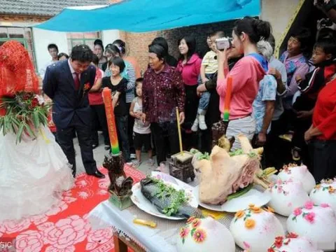 Tại sao: “Cưới không tặng ô, mừng thọ không tặng thuốc lá, tang lễ không đưa tiền bù” có nghĩa là gì?