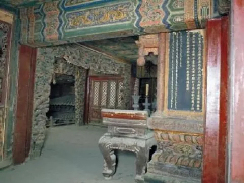 Thứ gì được cất giữ ở một nơi trong Tử Cấm Thành mà cần có cảnh sát vũ trang canh gác 24/24 giờ?