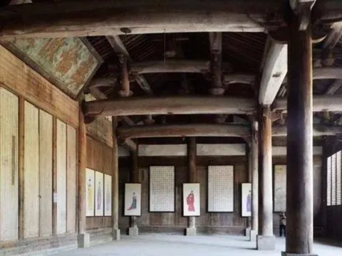 Ngôi chùa cổ sở hữu 4 chiếc cột gỗ quý hơn 'kim cương' giá 3.400 tỷ: Người người xếp hàng vào xem!