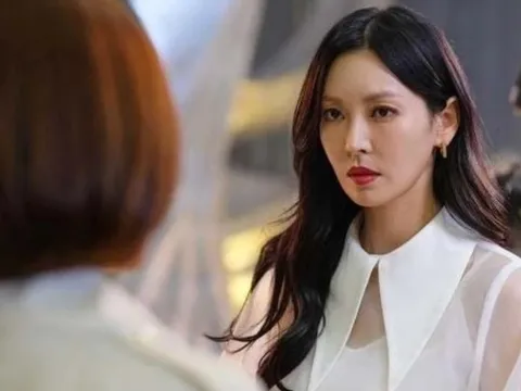 Thông gia vừa rời đi, mẹ chồng sai giúp việc lau nhà ngay vì "bẩn," tôi lập tức viết đơn ly hôn và để lại một câu nói khiến bà tức tím mặt