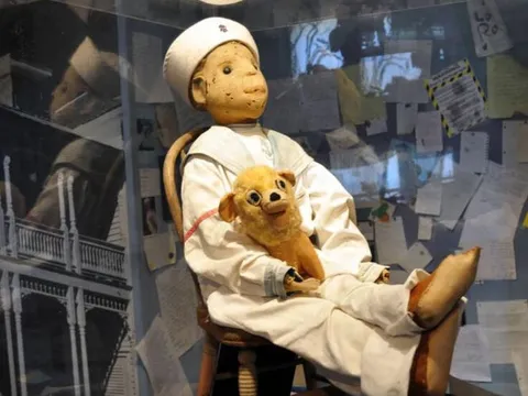 Bí ẩn về con búp bê kinh dị Robert the Doll