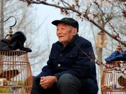 Ở nông thôn xưa có câu: 'Đàn ông sợ đi ủng, đàn bà sợ đội mũ' Tại sao lại nói như vậy?