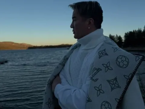 Đàm Vĩnh Hưng đột ngột trở về Việt Nam, có động thái lạ giữa lúc vụ kiện triệu USD căng thẳng