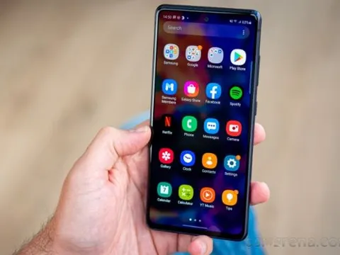 Galaxy S20 FE từng là kẻ hủy diệt iPhone 11 nay rẻ vô địch năm mới, vẫn dư sức hạ đo ván iPhone 16