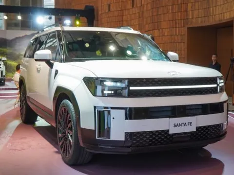 Giá lăn bánh Hyundai Santa Fe đầu tháng 1/2025 cực mềm, hạ đo ván Toyota Fortuner và Ford Everest