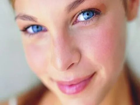 Nhìn là biết ngay 3 đặc điểm trên khuôn mặt phụ nữ mưu mô, bạn cần phải dè chừng