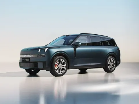 Hãng đang bán xe tại Việt Nam ra mắt SUV hybrid mới với công suất lên tới 845 mã lực