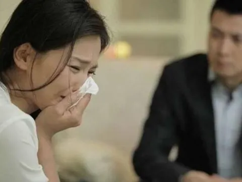 Vợ chết lặng vì nỗi đau của chồng ẩn sau đôi giày rách bị vứt bỏ: Câu chuyện khiến hàng triệu người suy ngẫm