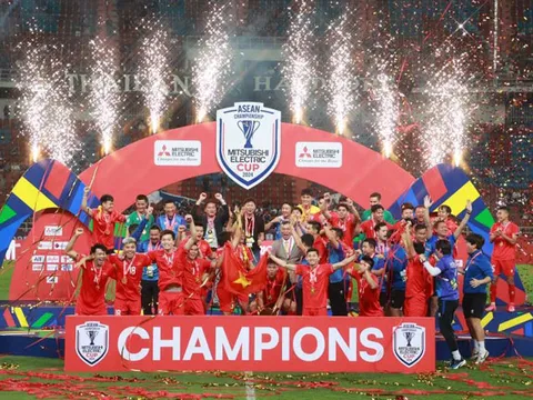 Chùm ảnh: ĐT Việt Nam vui mừng nâng cúp vô địch ASEAN Cup 2024