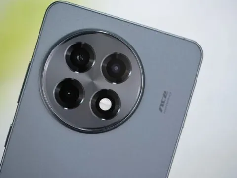 OnePlus Ace 5 Pro về Việt Nam, rẻ bằng nửa Galaxy S24 Ultra Snapdragon 8 Elite pin 6100 mAh sạc 100W