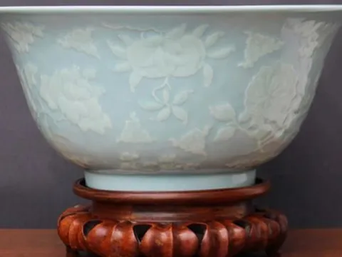 Người phụ nữ phát hiện chiếc bát cổ bị lãng quên nhiều năm, đem đi thẩm định không ngờ trị giá 6 tỷ