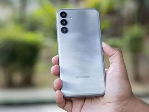 Galaxy M15 5G rẻ như rau tháng 1/2025 giá 4 triệu, vua pin trâu, 6000 mAh hơn cả Galaxy S24 Ultra