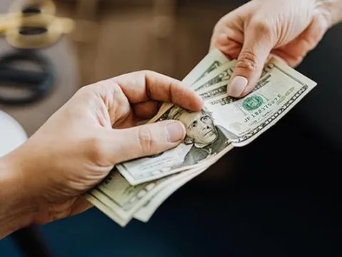 Ở tuổi trung niên, khi ai đó hỏi vay tiền, hãy dùng 3 câu trả lời này để từ chối khéo léo mà không làm mất lòng