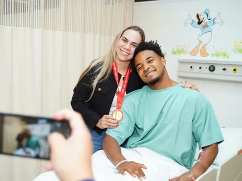 Thông tin mới nhất về Nguyễn Xuân Son sau ca phẫu thuật, bác sĩ tiết lộ sự thật đau lòng về chấn thương