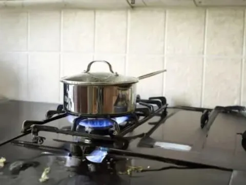 Nếu còn nấu bếp gas bạn nhất định phải biết điều này, nó giúp tiết kiệm kha khá tiền gas mỗi tháng