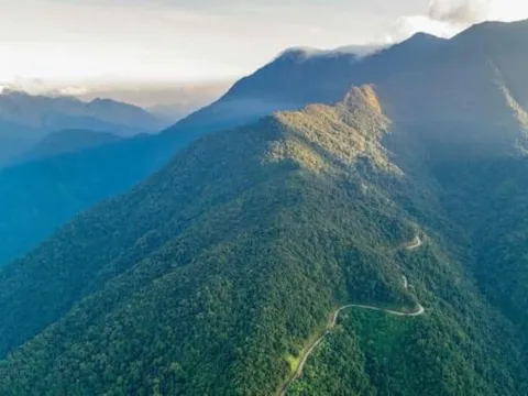 Đâu là dãy núi dài nhất Việt Nam?