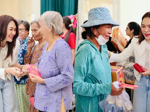Mỹ Tâm tặng quà gần 500 triệu đồng cho bà con khó khăn ăn Tết