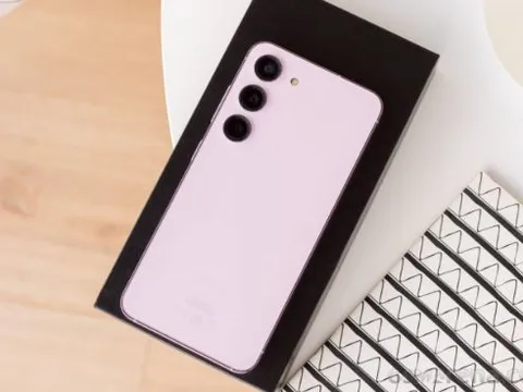 Siêu phẩm AI nhỏ gọn Galaxy S23 giá cực rẻ đầu năm 2025 làm khó iPhone 15, giá rẻ phủ đầu iPhone 16