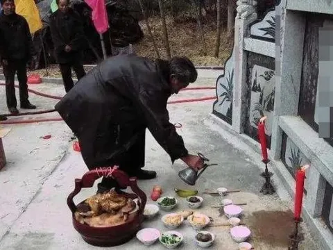 Tại sao tục ngữ nói: “Bảy mươi tuổi không nên đi viếng mộ”? Lời dạy của cổ nhân chứa đựng giá trị tâm linh sâu sắc