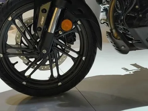 ‘Vua côn tay’ 250cc mới giá 56 triệu đồng chính thức lộ diện: Xịn hơn hẳn Honda Winner X và Exciter