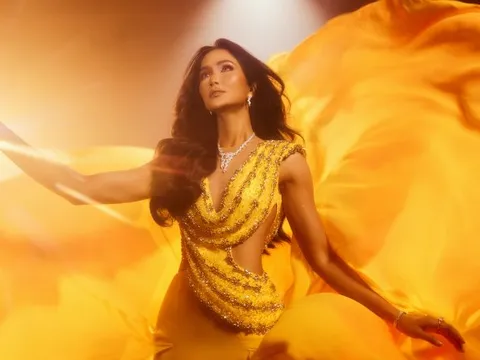 Hoa hậu H’Hen Niê mặc lại chiếc đầm vàng “huyền thoại”, kỷ niệm 07 năm đăng quang