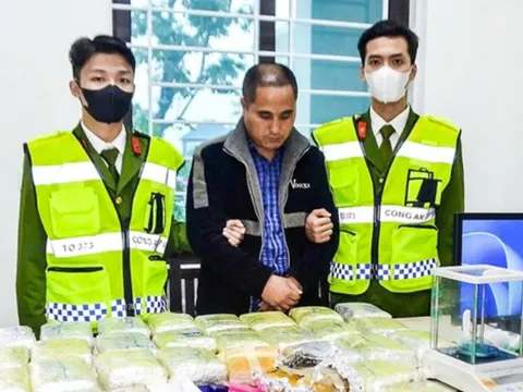 Vụ cảnh sát nổ súng chặn bắt ô tô vận chuyển ma túy: Chủ tịch xã là 'ông trùm'