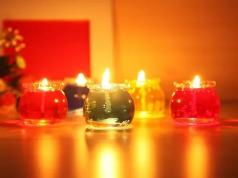 Đại kỵ: Đừng nên thổi tắt nến trên bàn thờ, lý do vì sao?