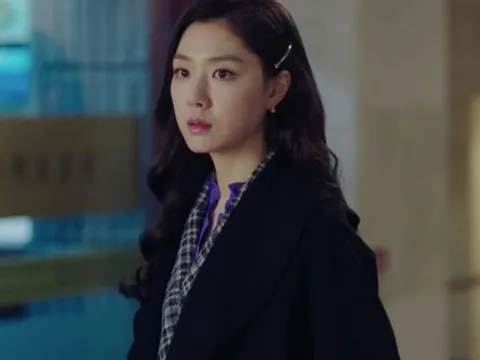 Ngày cưới, tôi lặng người trước món quà từ người mẹ chồng cũ - một câu chuyện khiến ai cũng nghẹn ngào