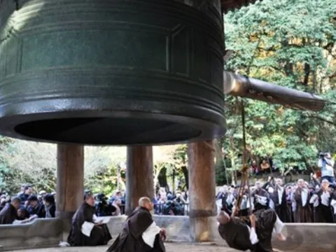 Những tục lệ đón năm mới nổi tiếng trên thế giới